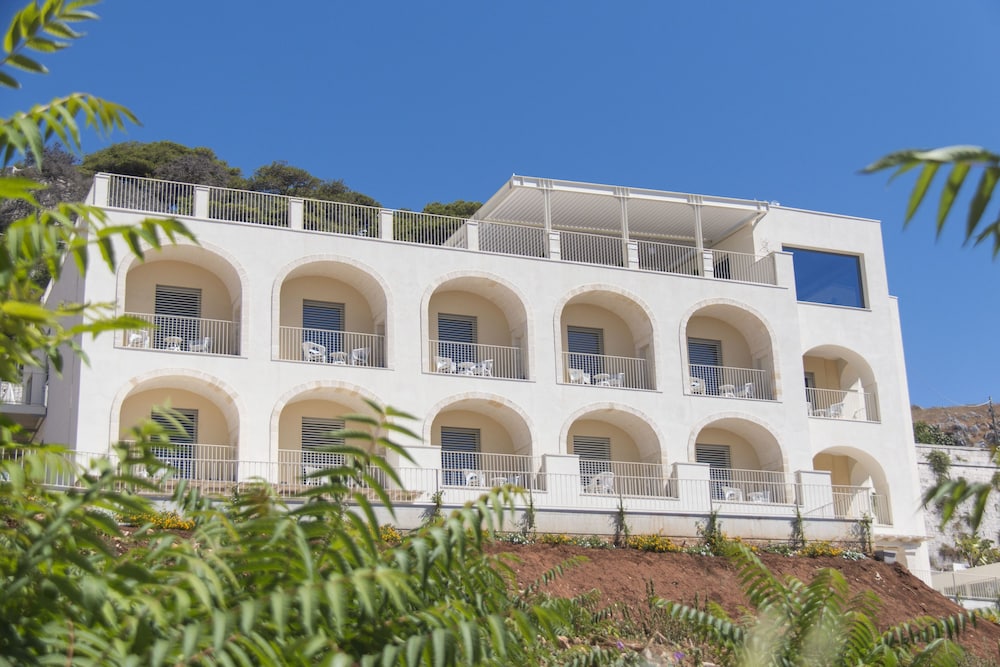 EST HOTEL 6/65