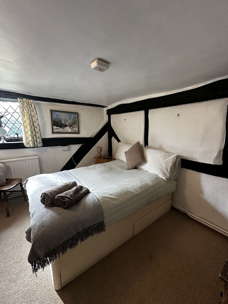 Dunsfold B&amp;B 10/44