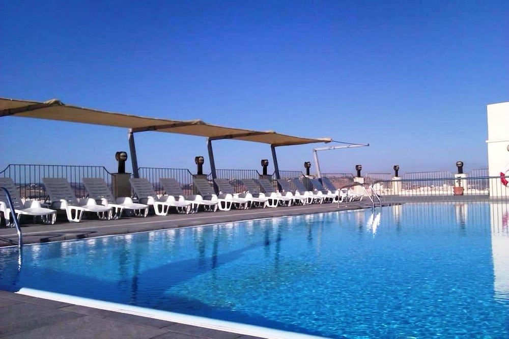 Santana Hotel 75/77