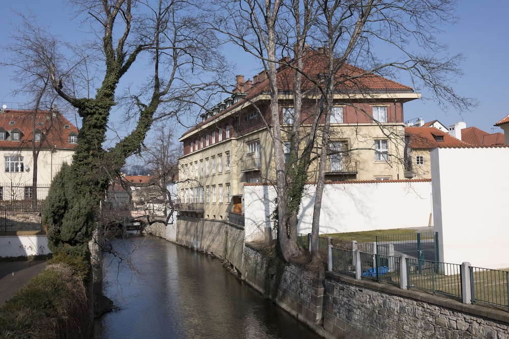 Kampa Garden 69/74