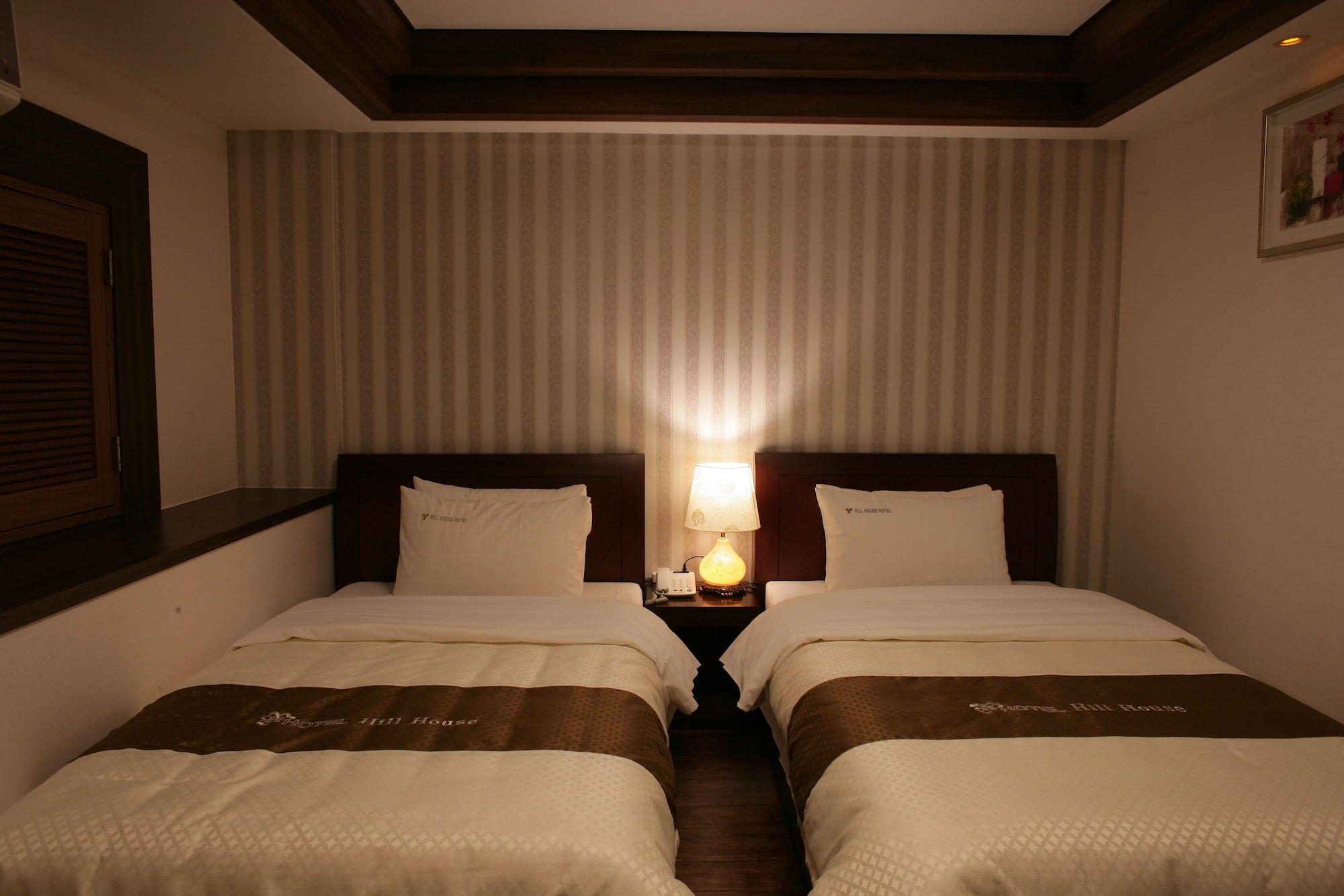 غرفة سوبيريور بسريرين منفصلين، Hill House Hotel 2/4