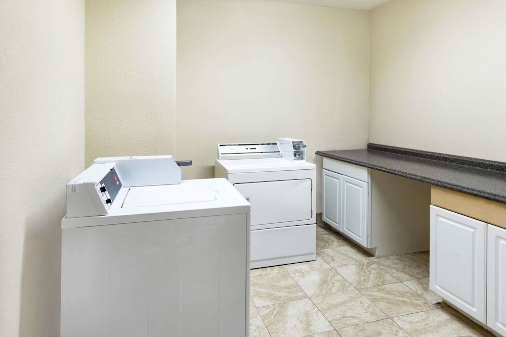 La Quinta Inn & Suites by Wyndham Garland Harbor Point 18/54