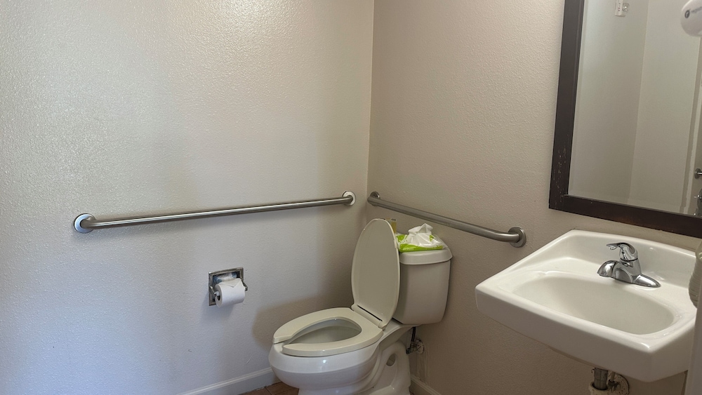 Carom Inn a Travelodge by Wyndham Denham Springs/Baton Rouge 29/33