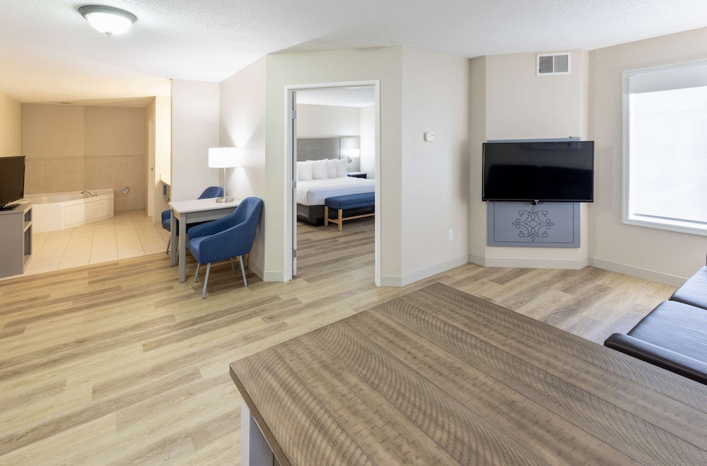GrandStay Hotel and Conference 42/49