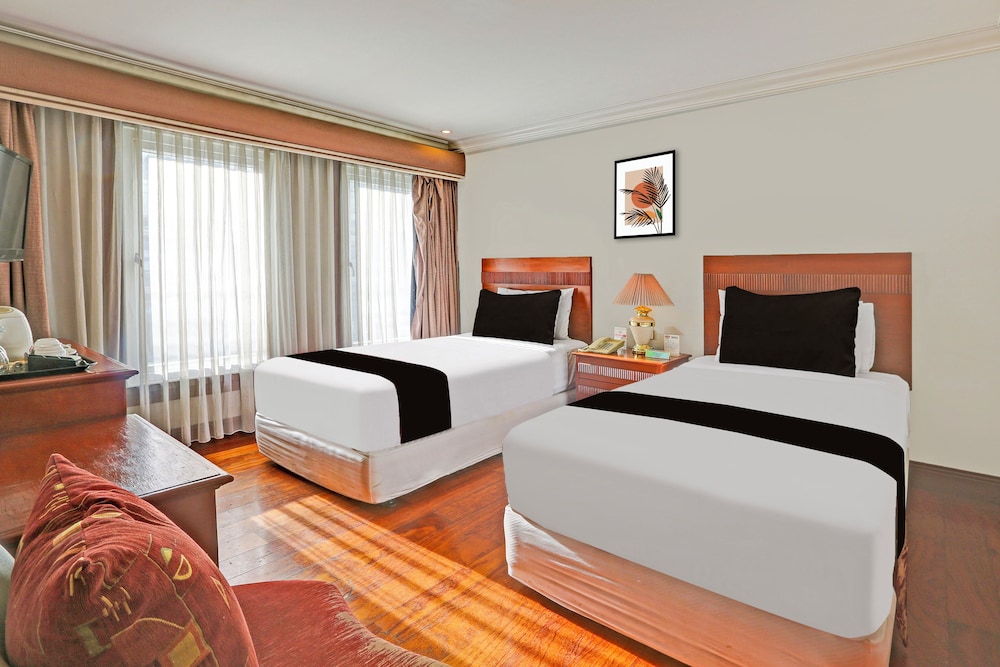 Townhouse OAK Makati Manila Near PNR Pasay Evangelista formerly VIP Suites 18/47