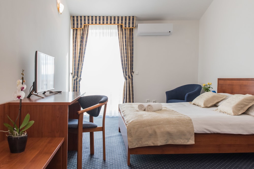 Hotel Krilo 33/71