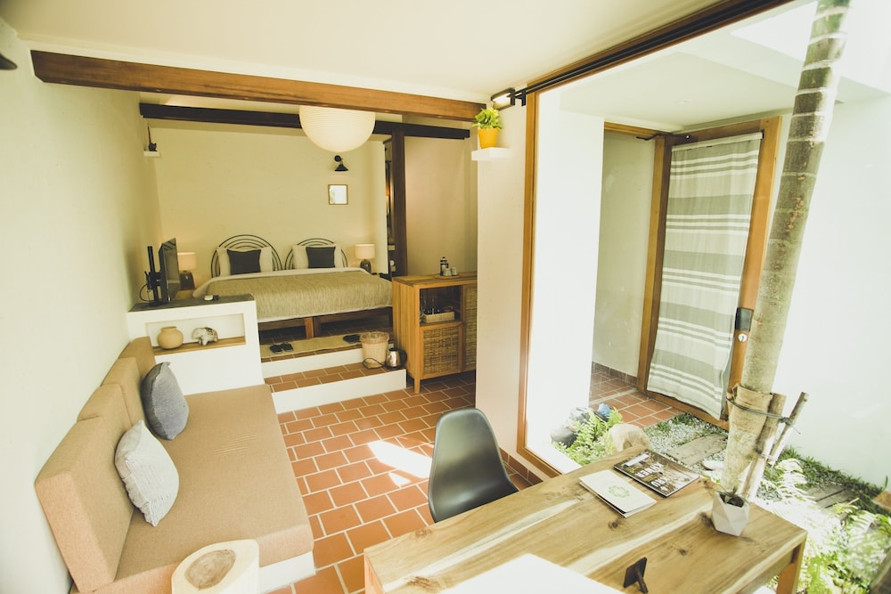 Iroha Garden Hotel Resort 70/71