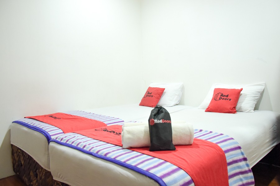 Reddoorz Plus Near Plaza Indonesia 15/26