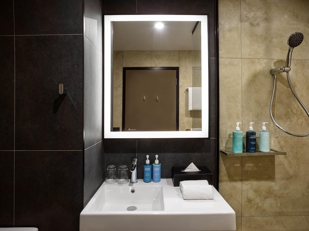 Novotel Devonport 49/50