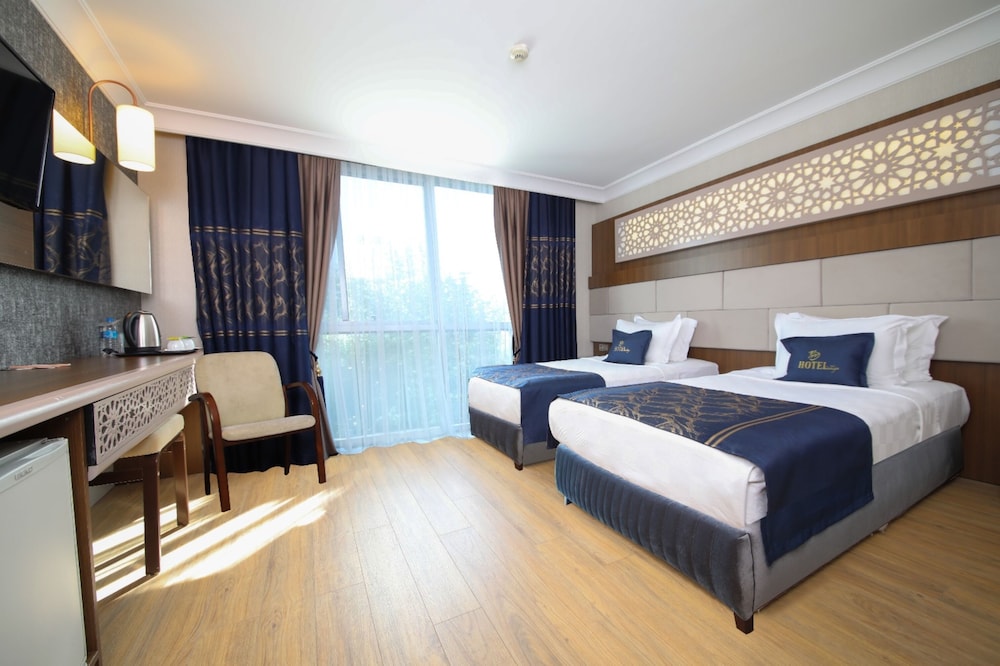 Amisos Hotel 8/70
