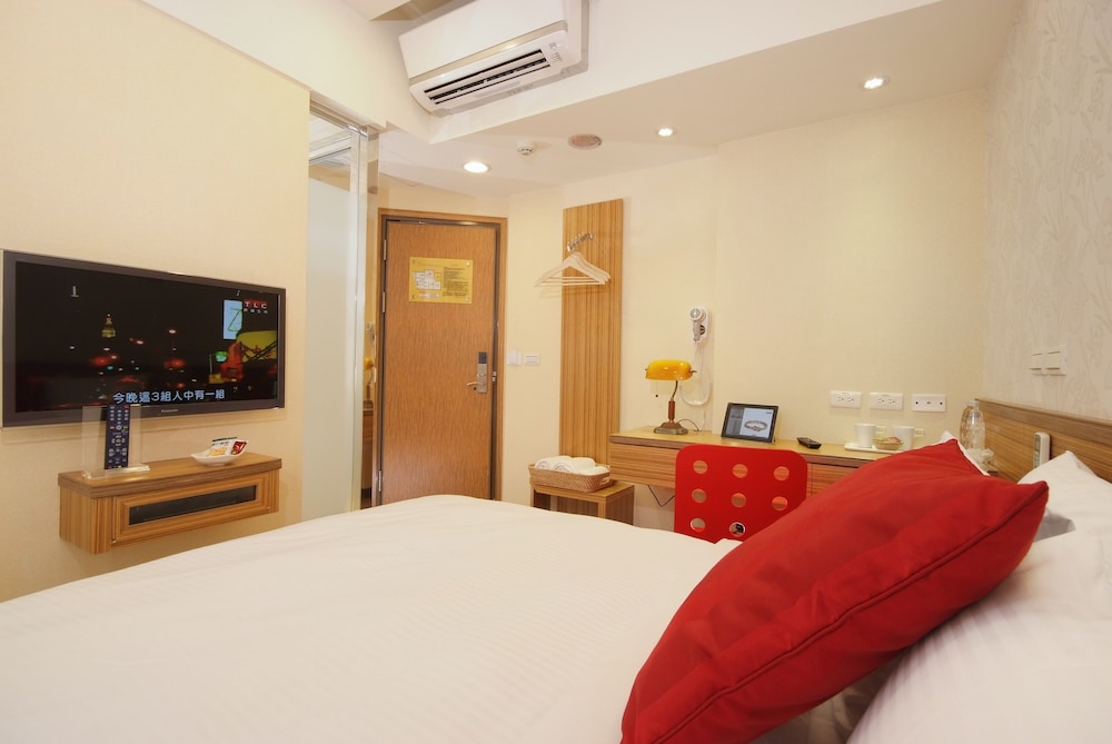 Golden Hotel 18/45