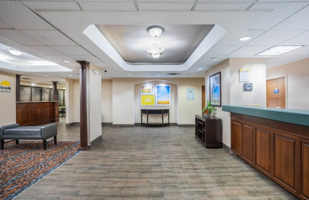 Days Inn By Wyndham Clarksville North 10/63