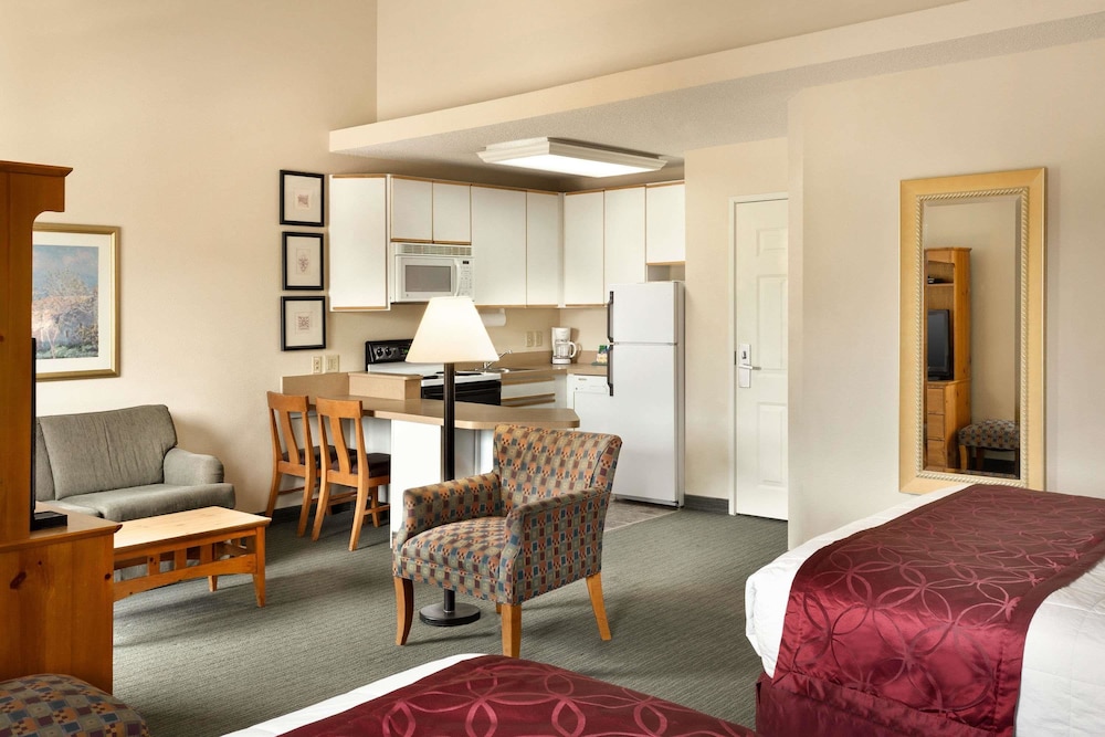 Baymont by Wyndham Wichita East 26/39