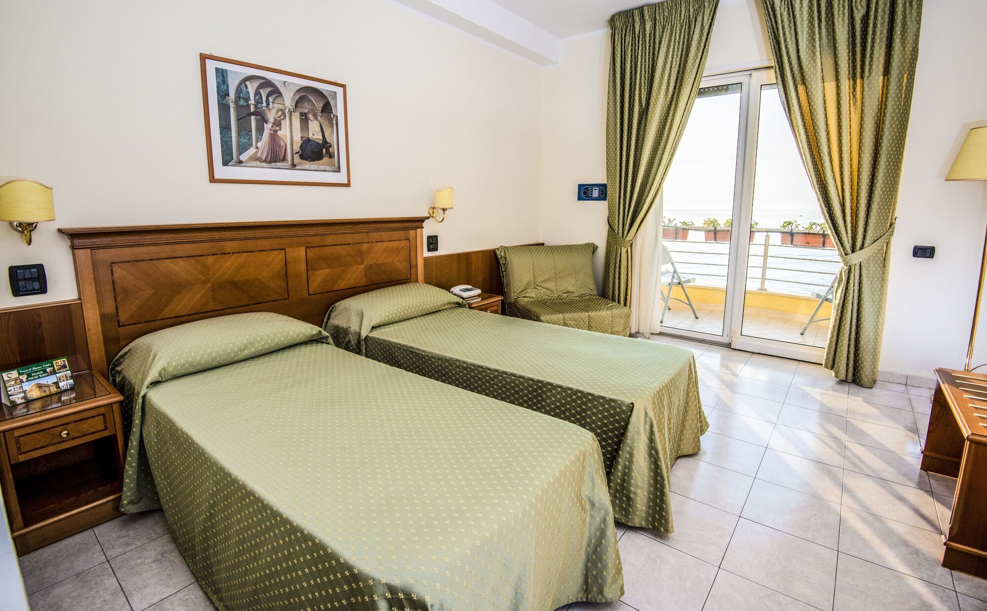 STANDARD, DOUBLE OR TWIN BED