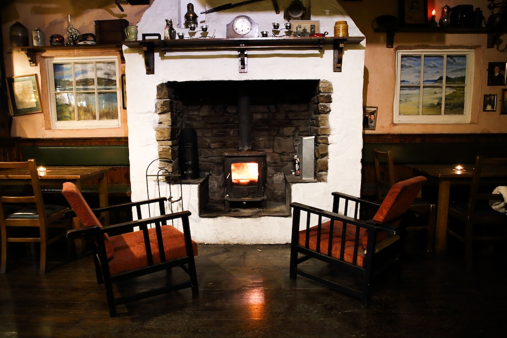 Mulroy Woods Hotel 31/36