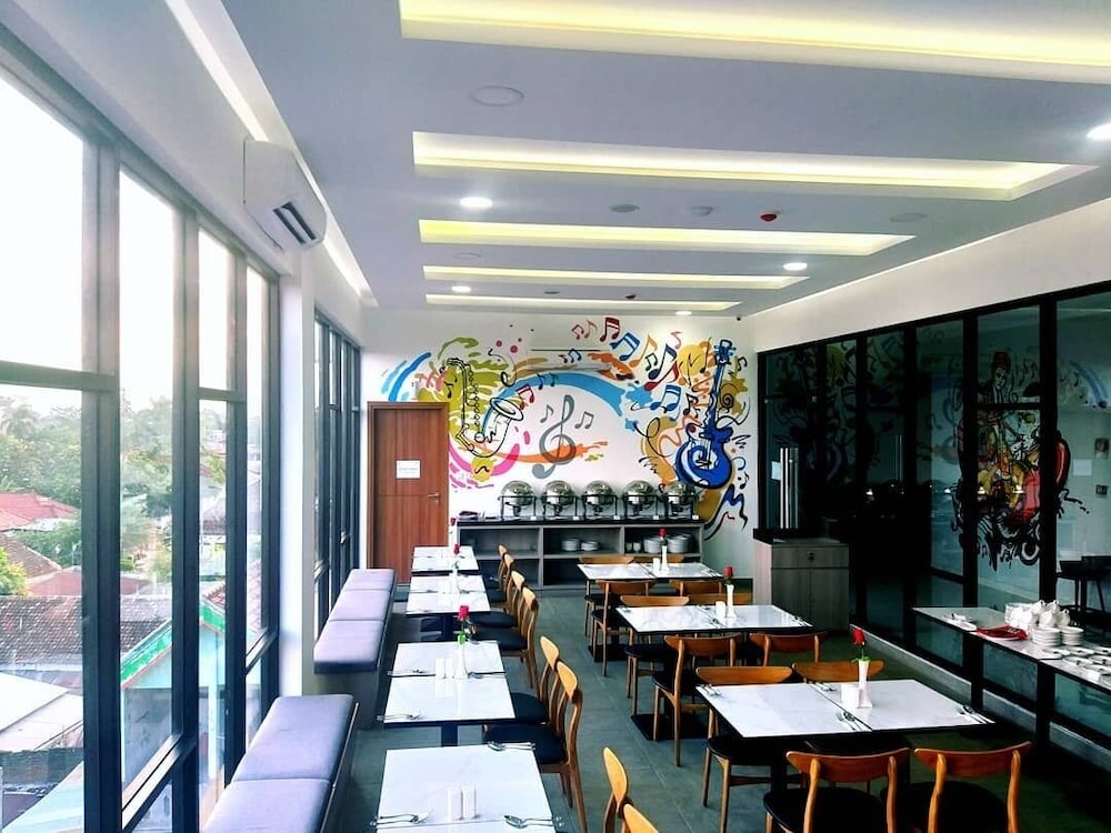 Front One Hotel Tulungagung 21/25