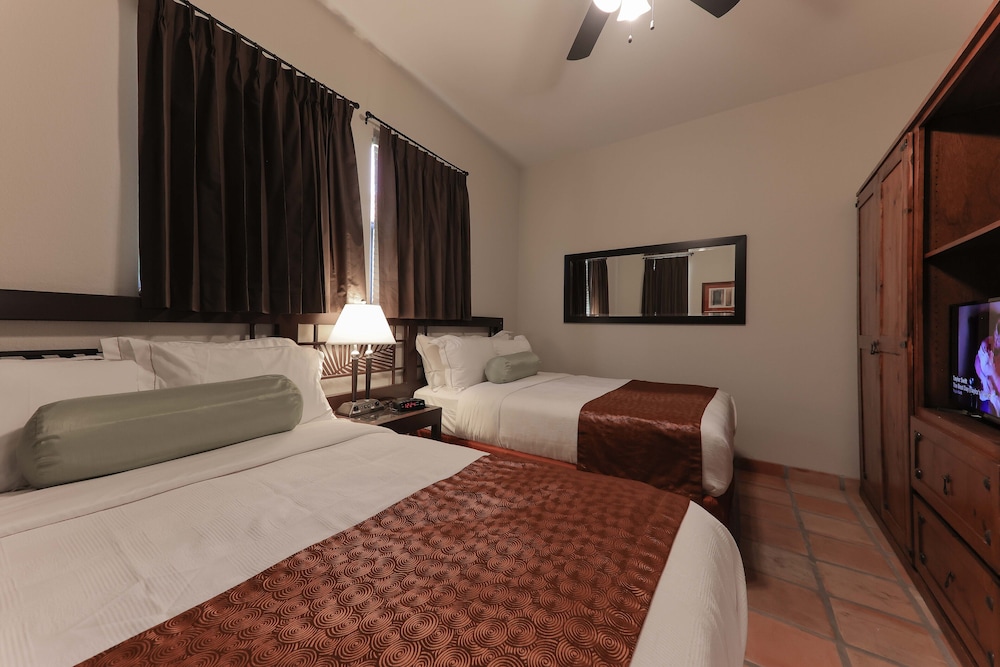 Clarion Inn Suites 23/61
