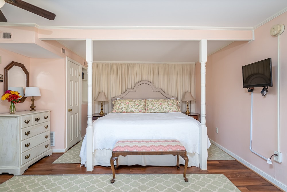 Cedars of Williamsburg Bed & Breakfast 16/50