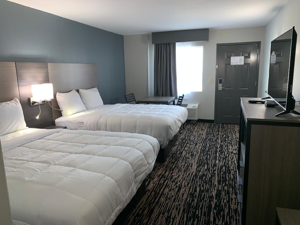 Super 8 by Wyndham Sulphur South 6/20