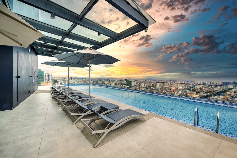 Lyve Inc Hotel And Residence 40/70