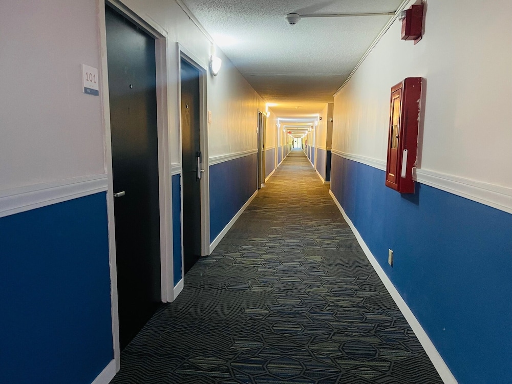 Mystic River Hotel & Suites 15/50