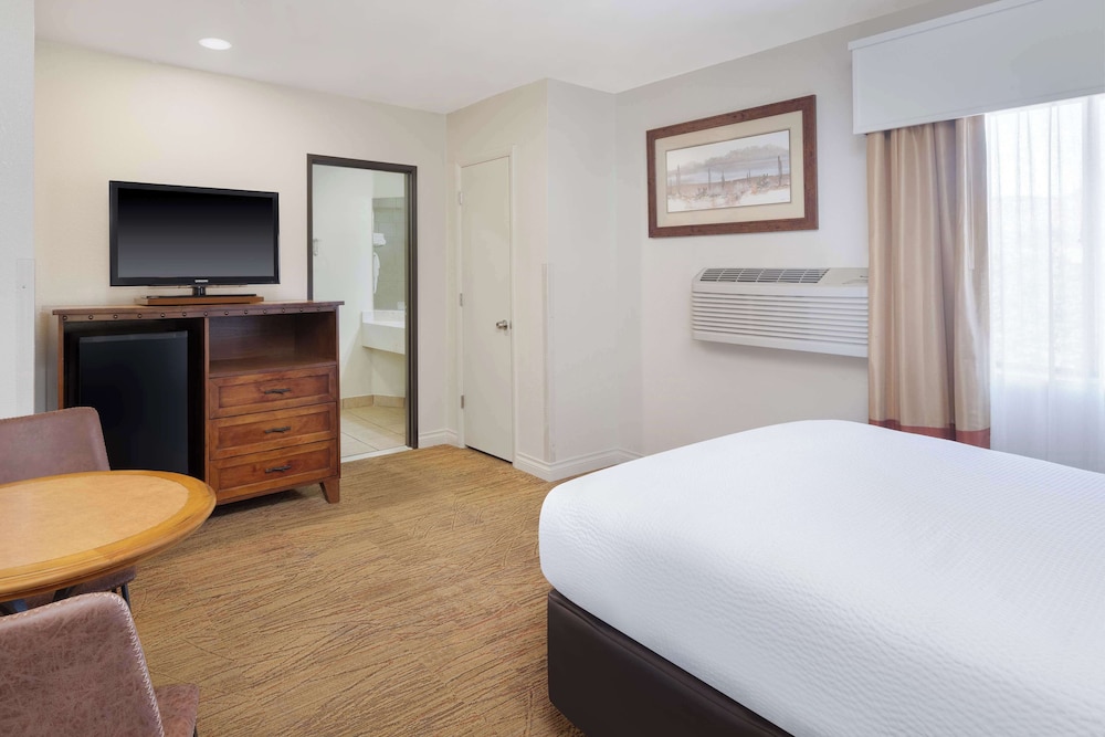 Standard, Queen Bed, Best Western Red Hills 3/9