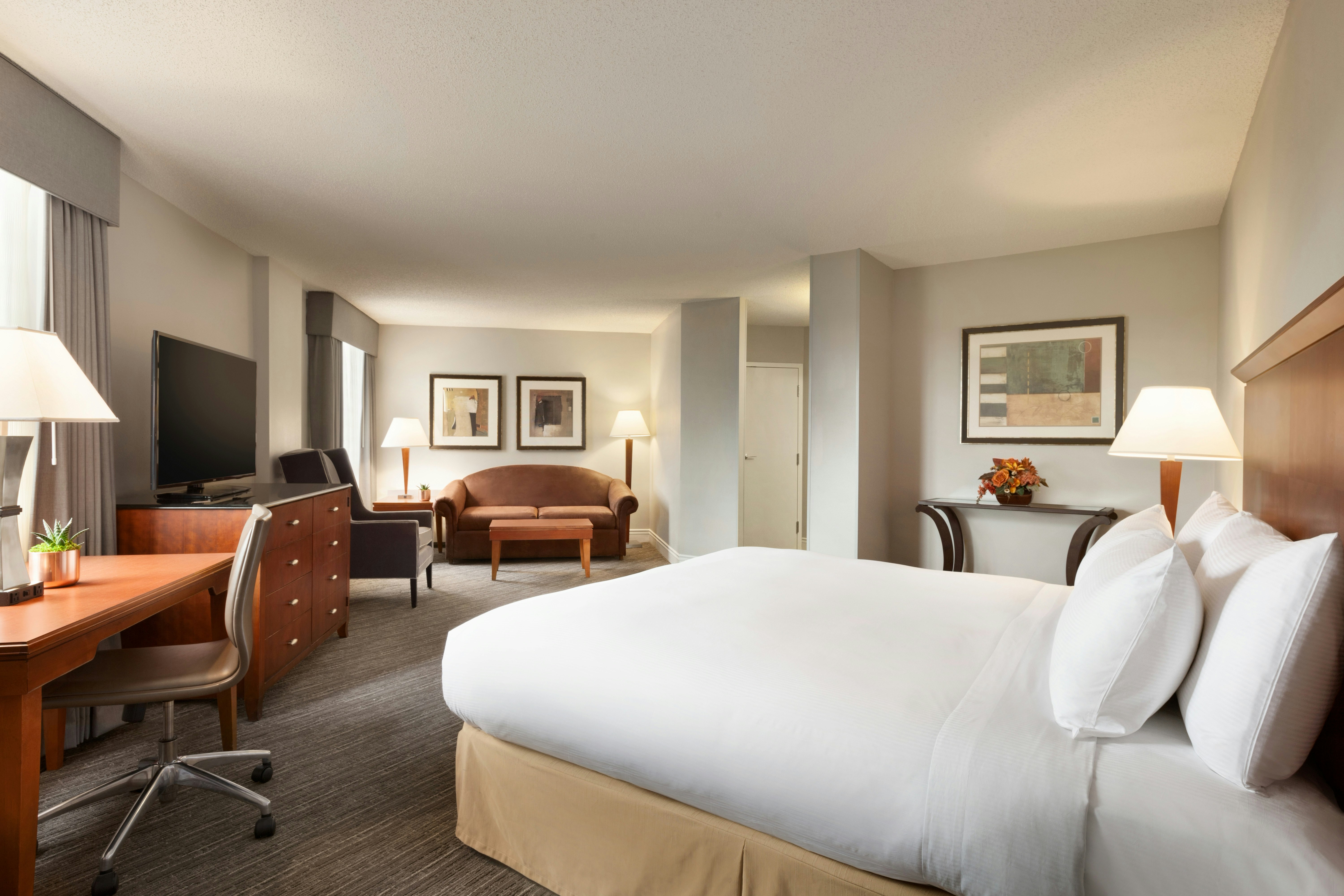 JUNIOR SUITE, KING BED