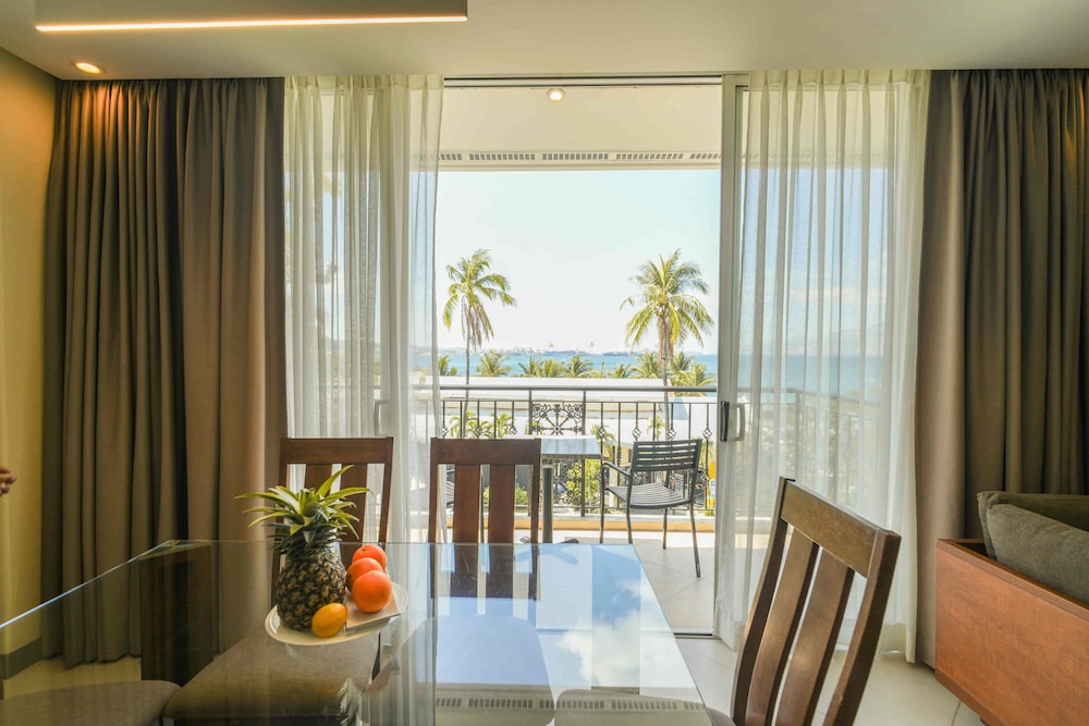 Court Meridian Hotel And Suites 17/36
