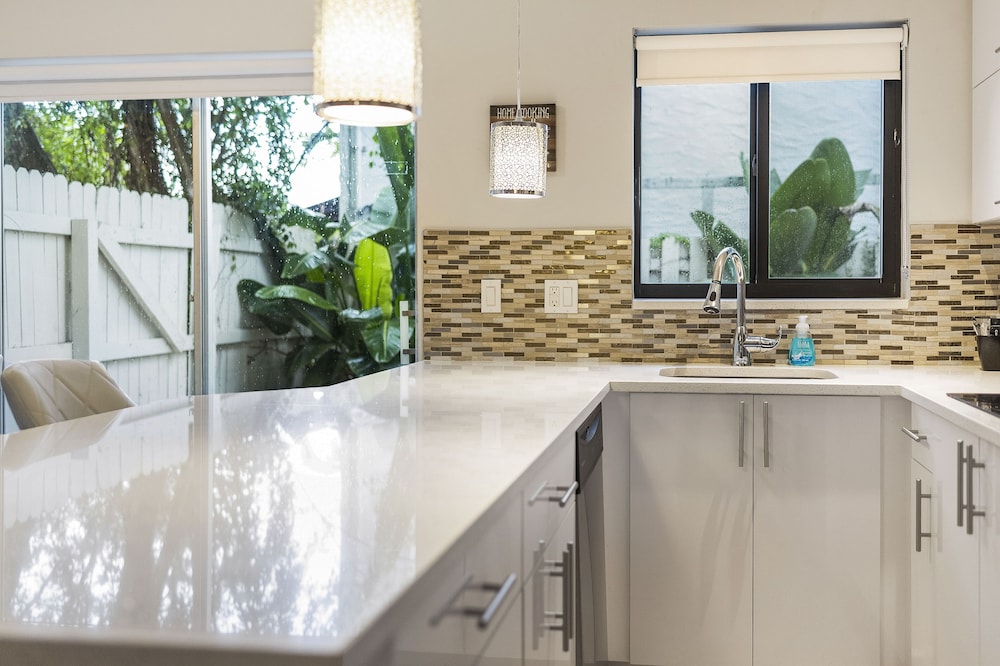 Alani Bay Deluxe Condos Fort Lauderdale 49/50