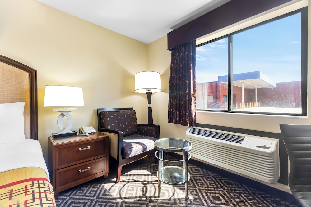 Travel Inn & Suites 30/50