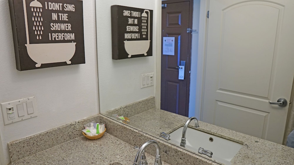 Ocean Surf Inn & Suites 73/73