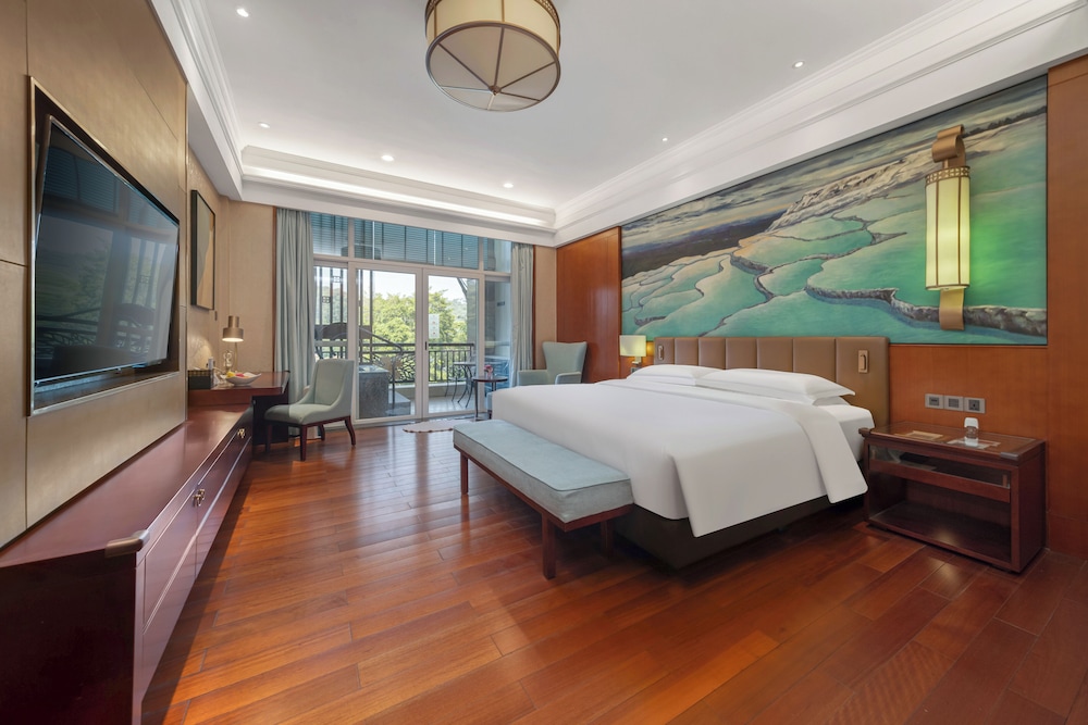 Hot Springs, Deluxe, Suite, King Bed