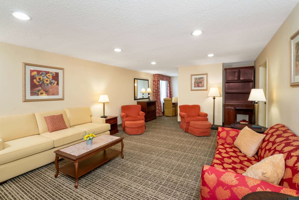 Baymont by Wyndham Knoxville/Cedar Bluff 34/59