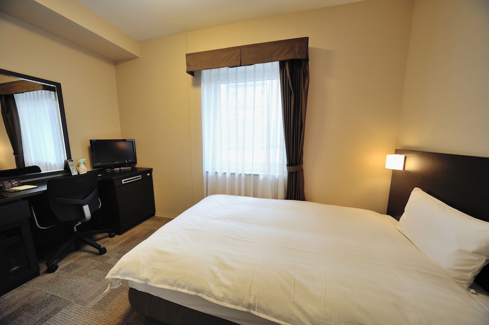 Compact, Single Bed, Smoking