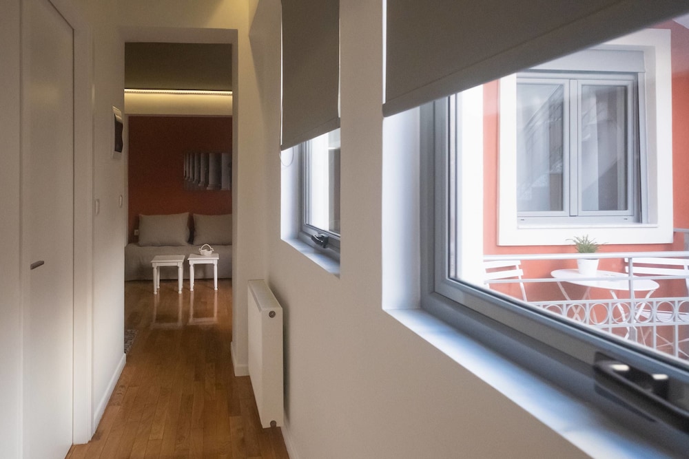 Athenian Yard Suites 5/50