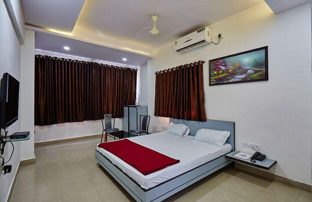 Hotel Galaxy's Vaibhav 14/40