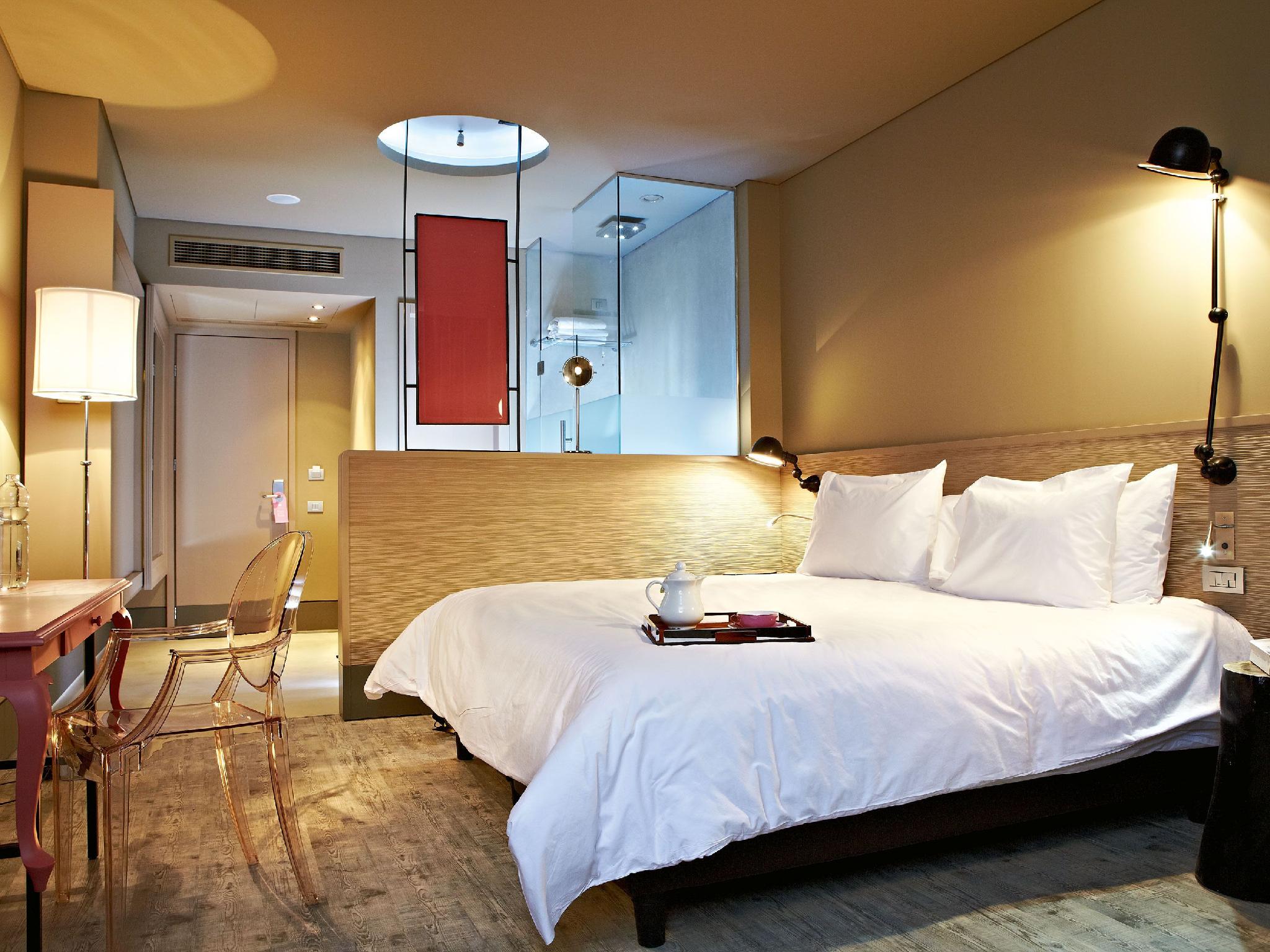 غرفة تنفيذية بمسبح خاص