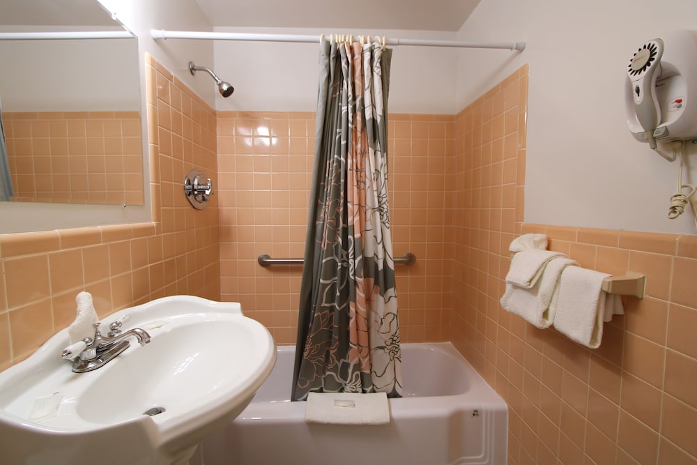 Colonial Inn Seekonk 57/58