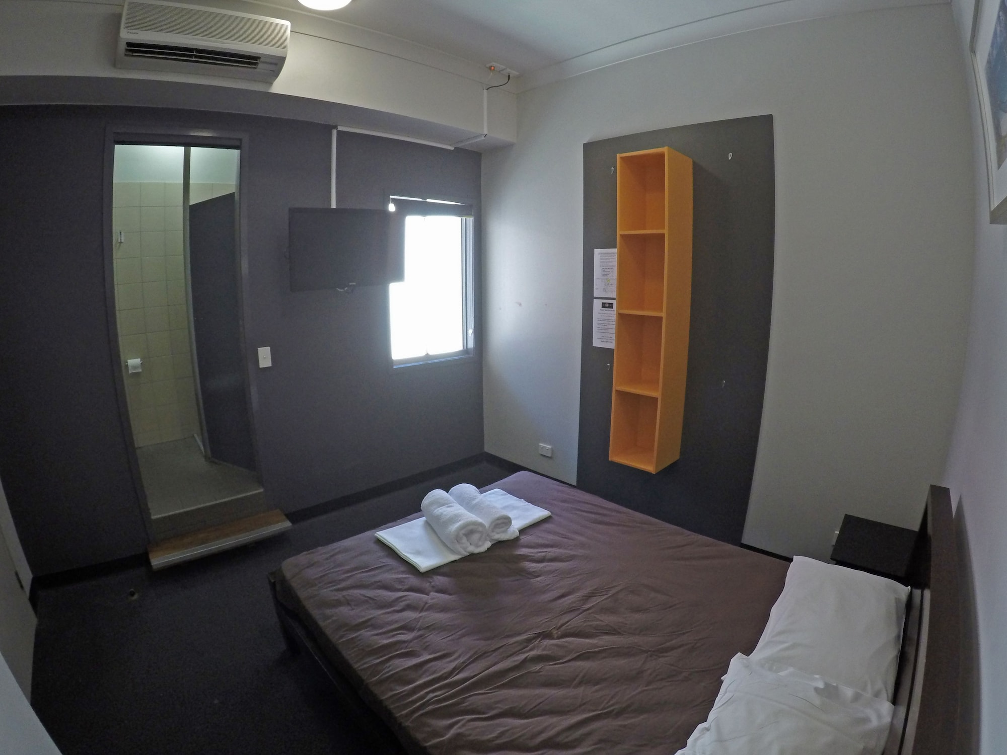 ROOM, DOUBLE BED
