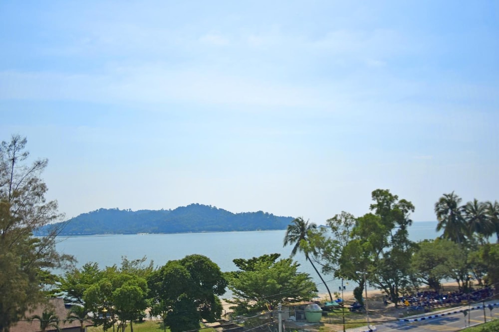 AVI Pangkor Beach Resort 37/38