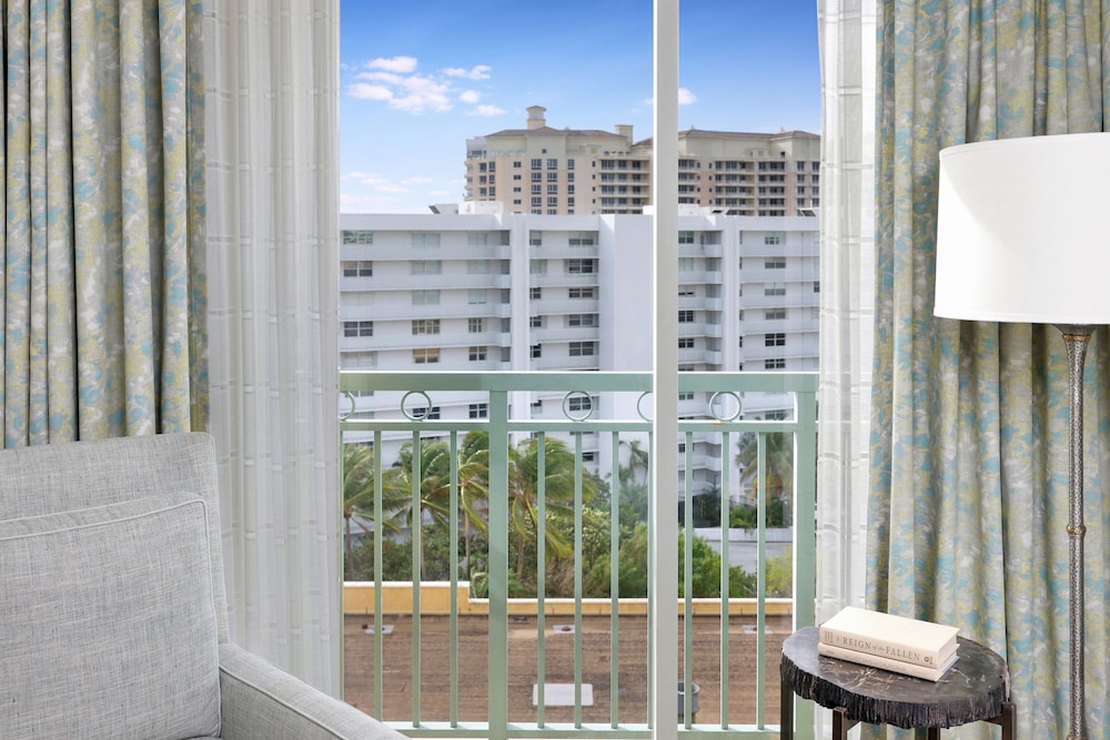 غرفة كلاسيكية بسرير كينج، The Ritz Carlton Key Biscayne 7/7
