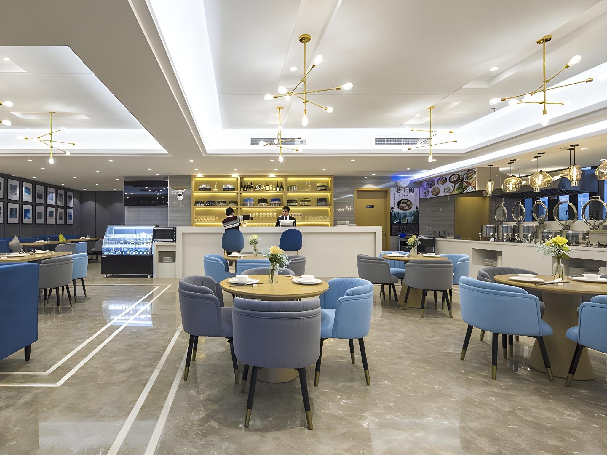 Kyriad Marvelous Hotel (Shanghai Jiading Baolong Plaza) 40/42