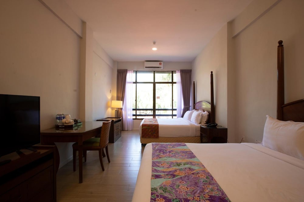 Adena Beach Resort 32/74