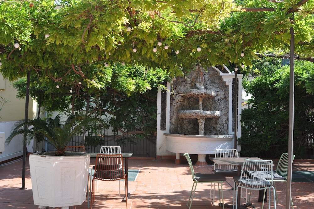 Casa Lirio Hotel Boutique 45/59