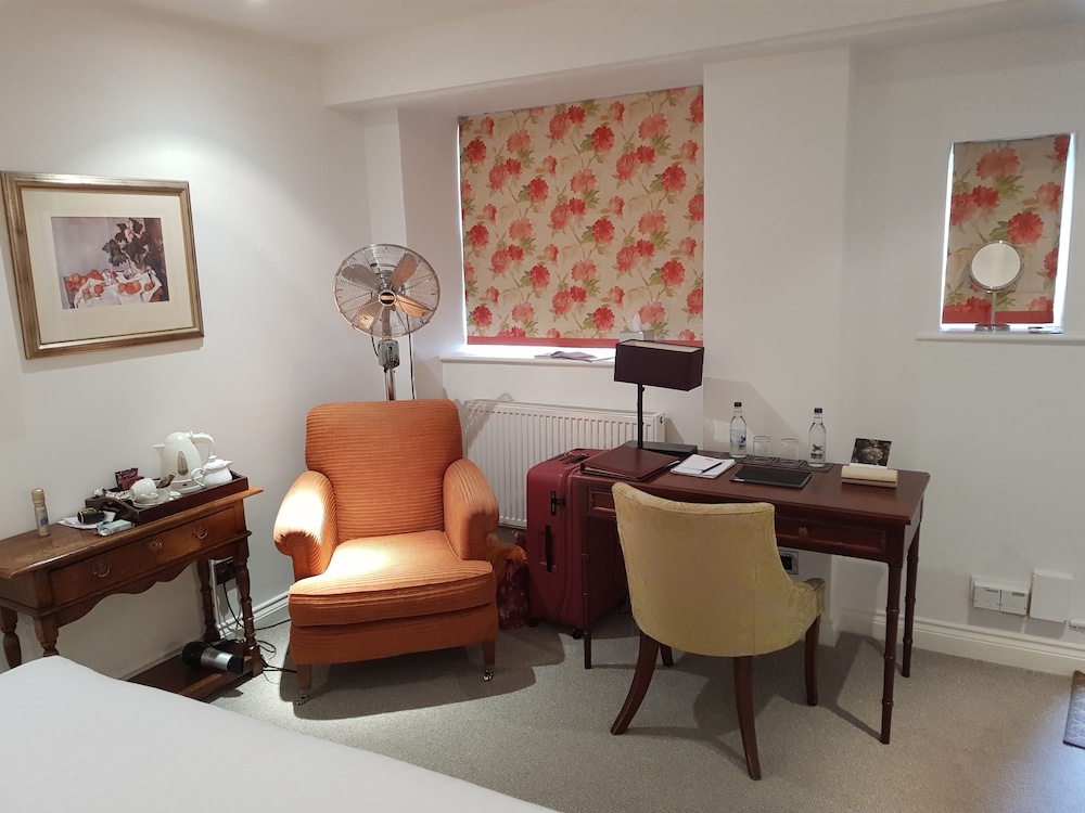 Noel Arms Hotel 32/49