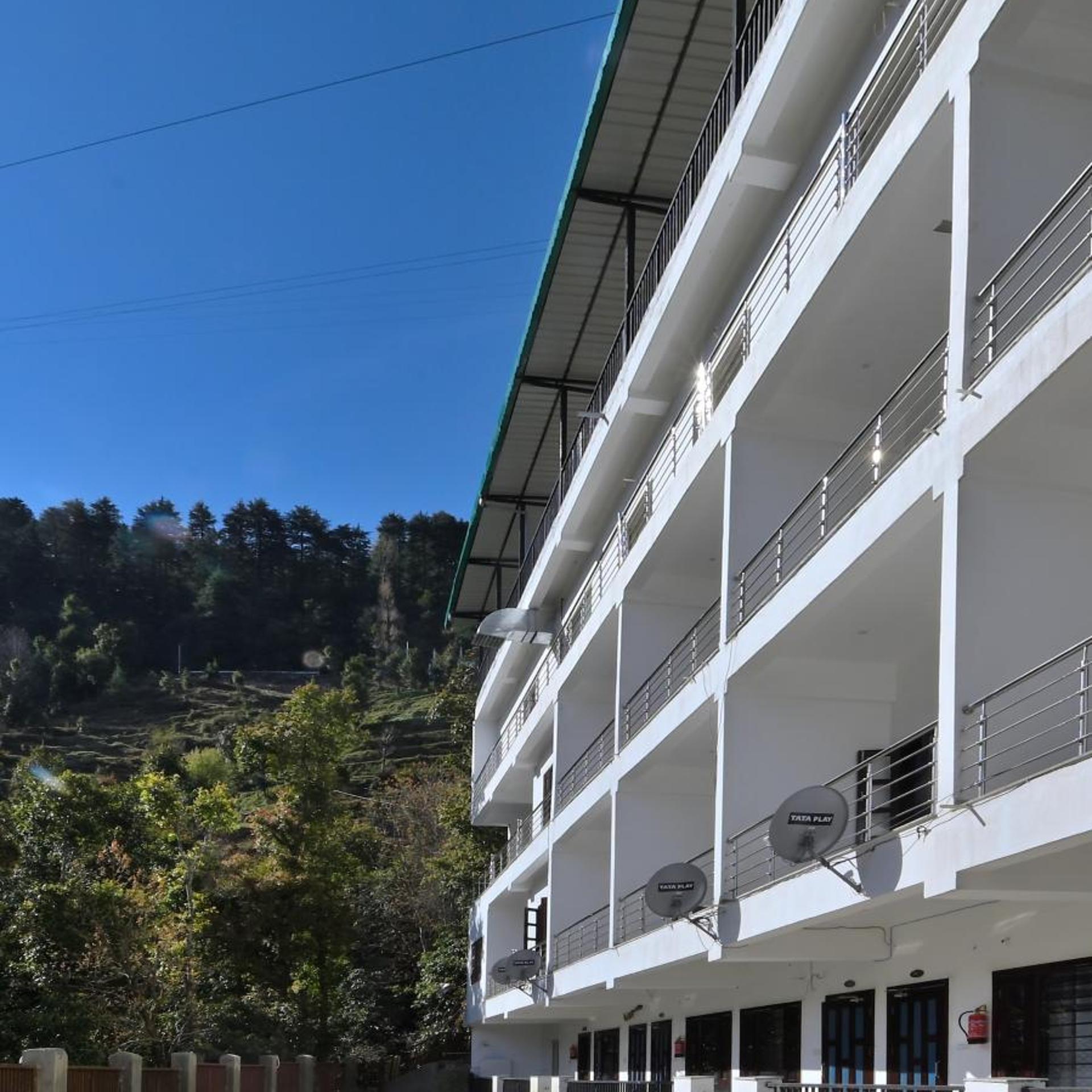 La Riqueza Dhanolti View in DHANAULTI