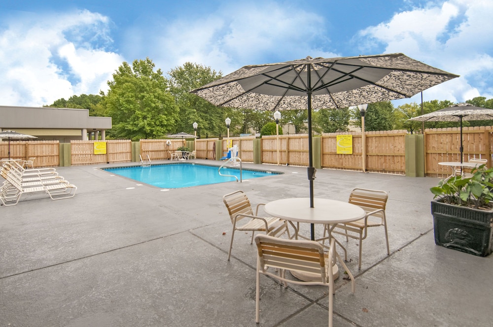 Super 8 by Wyndham Little Rock/Otter Creek 2/24