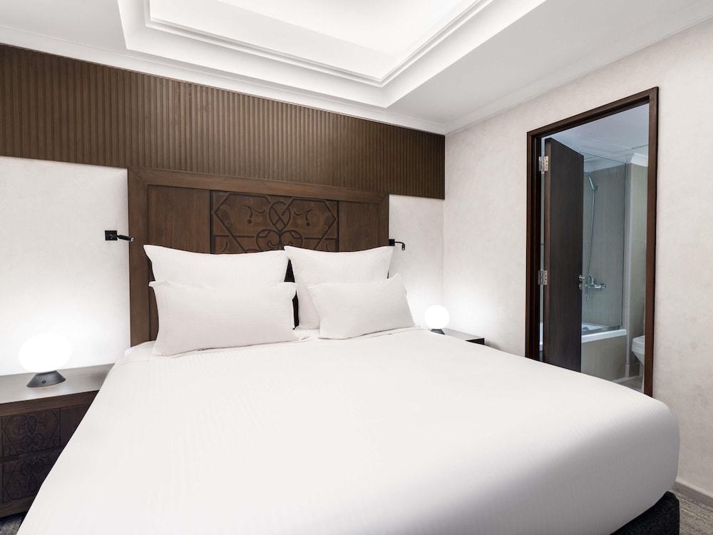 PRESIDENTIAL, DELUXE, SUITE, DOUBLE AND TWIN BEDS, PARTIAL KAABA VIEW