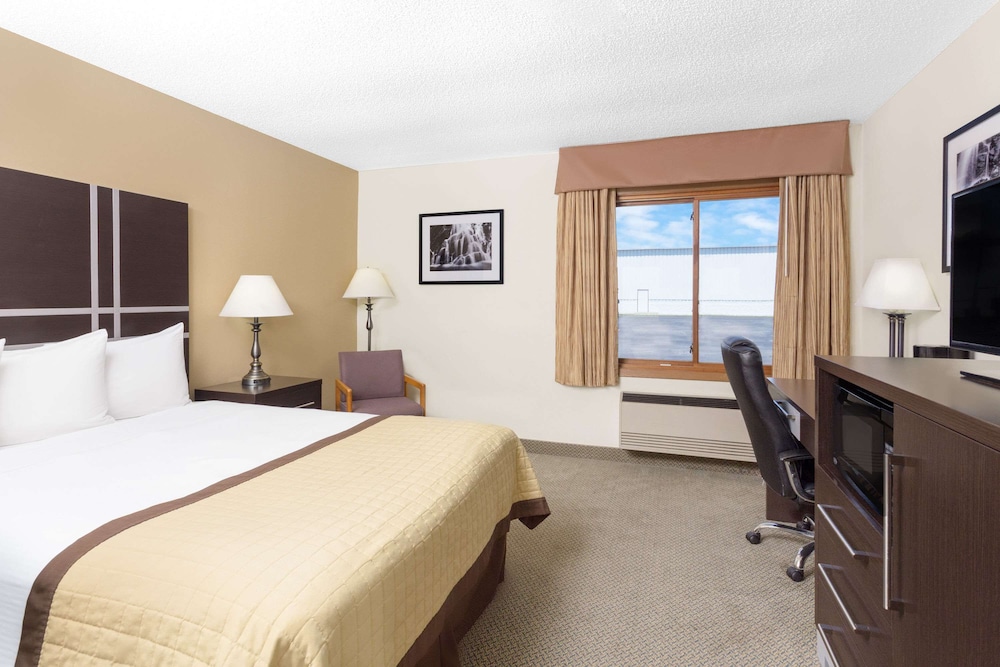 Baymont By Wyndham Green Bay 15/34