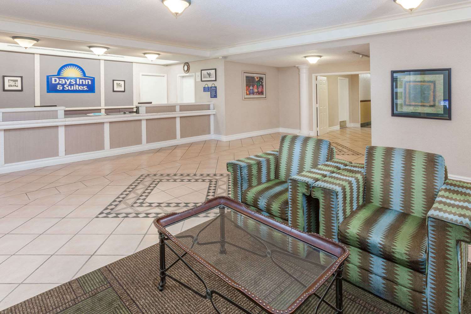 Days Inn & Suites by Wyndham Arlington Heights 20/36